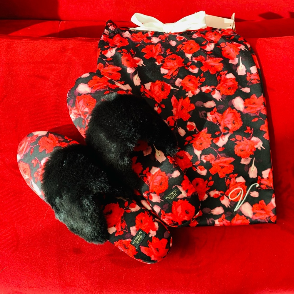 🌺 NWT Victoria’s Secret Satin and Faux Fur Cozy Slippers W Dust Bag Size S 5-7